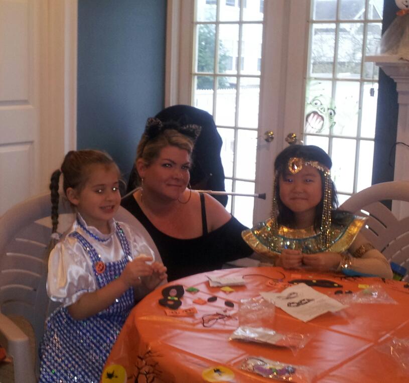 NewHavenCTApartmentsStonyBrookVillageHalloweenCostumes.dorothy