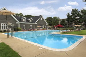 Swimming pool Apartments in Laurel, MD - Tall Oaks