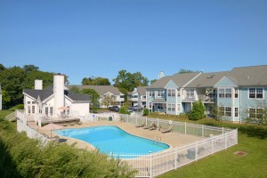 Pool-Resident-Amenities-New-Haven-CT-Stony-Brook_May_2014_Rent_Specials