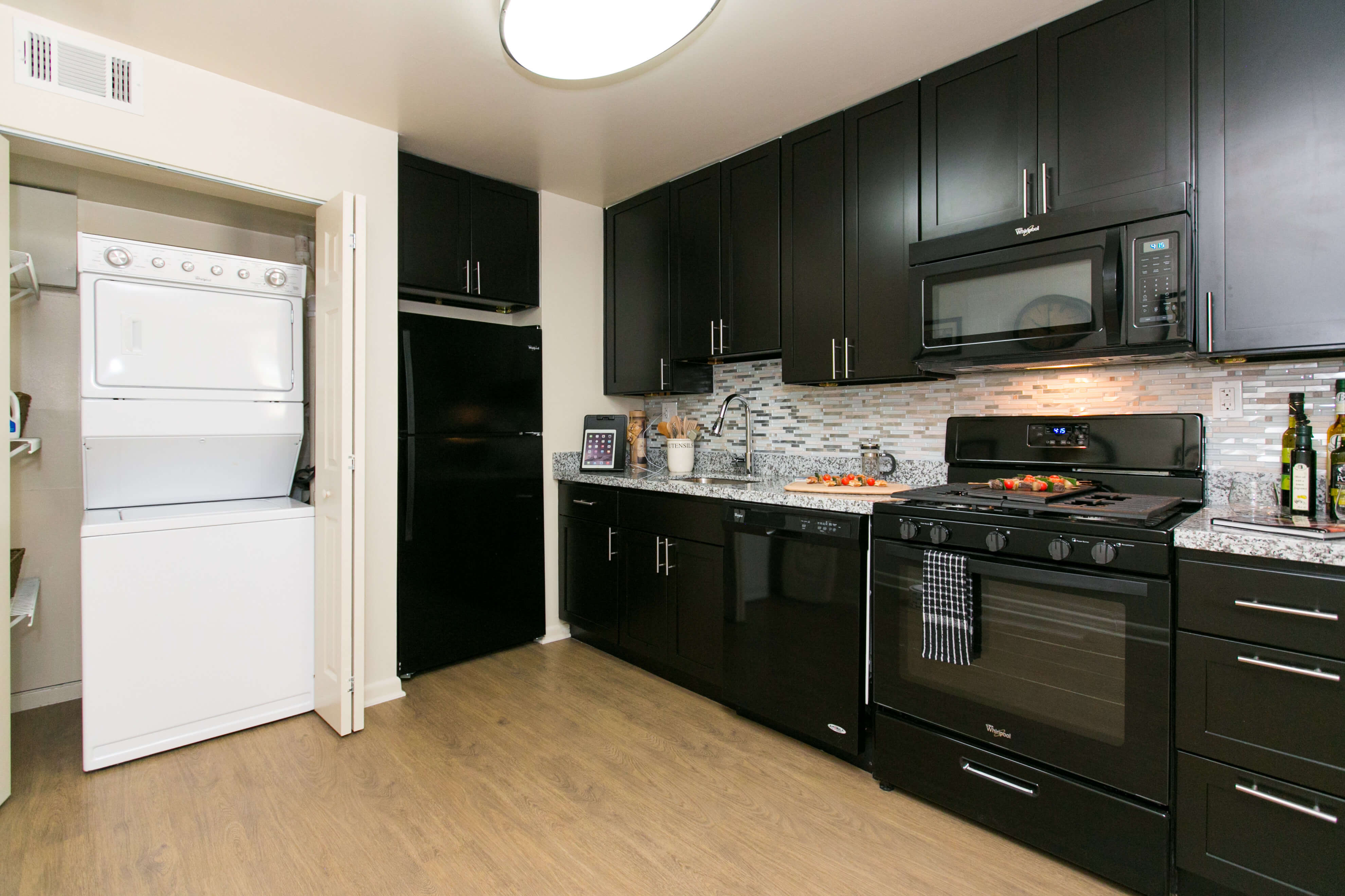 Apartments-cockeysville-renovated-kitchen-granite-Steeplechase Apartments-cockeysville-renovated-kitchen-granite-Steeplechase-new-appliances